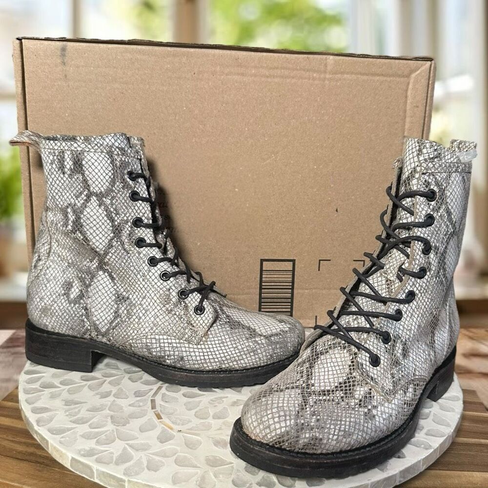Frye $278 Veronica Textured Leather Embossed Combat Boots Lace-Up Women’s 7.5 NE